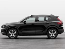 Svart Begagnad 2022 Volvo XC40 Core SUV | 339 500 kr