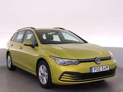 Gul (lime yellow metallic) Begagnad 2022 VW Golf VIII Life Kombi | 249 000 kr (Marknadspris)
