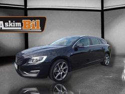 Svart Begagnad 2015 Volvo V60 Momentum Kombi | 185 900 kr (Marknadspris)