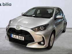 Silver Ny 2025 Toyota Yaris Hybrid Active Halvkombi | 259 900 kr (Marknadspris)