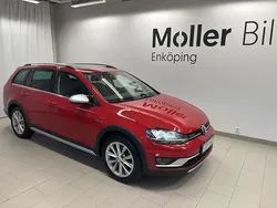 Röd (tornado red) Begagnad 2017 VW Golf Alltrack Kombi | 159 900 kr (Marknadspris)