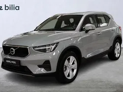 Grå Begagnad 2023 Volvo XC40 Core SUV | 339 000 kr (Marknadspris)