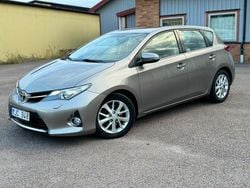 Brun Begagnad 2013 Toyota Auris Active Halvkombi | 94 900 kr (Marknadspris)