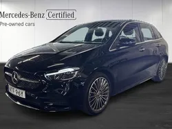 Svart Begagnad 2024 Mercedes B250e Premium Minibuss | 399 000 kr (Marknadspris)