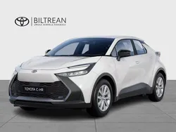 Mörkgrå Ny 2025 Toyota C-HR Active SUV | 309 900 kr (Superpris)