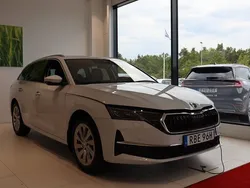 Vit Ny 2024 Skoda Octavia Kombi | 349 900 kr (Marknadspris)