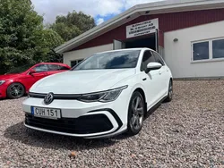 Vit Begagnad 2021 VW Golf VIII R-line Halvkombi | 209 000 kr (Marknadspris)