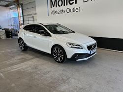 Vit Begagnad 2017 Volvo V40 CC Summum Kombi | 229 000 kr (Marknadspris)
