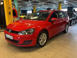 Röd Begagnad 2015 VW Golf VII Kombi | 99 900 kr (Marknadspris)