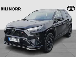 Svart Begagnad 2023 Toyota RAV4 Hybrid Sport SUV | 549 900 kr (Marknadspris)