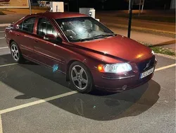 Röd Begagnad 2007 Volvo S60 Sedan | 35 000 kr (Bra pris)
