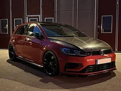 Röd Begagnad 2017 VW Golf VII R Halvkombi | 270 000 kr (Lite dyr)