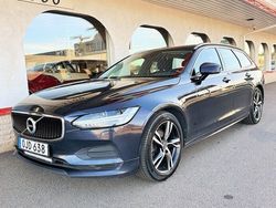 Mörkblå (magicbluemetallic) Begagnad 2018 Volvo V90 Momentum Kombi | 235 000 kr (Dyr)