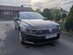 Grå Begagnad 2018 VW Passat GTE Kombi | 140 000 kr (Marknadspris)