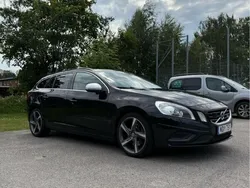 Svart Begagnad 2013 Volvo V60 R-Design Kombi | 214 000 kr (Lite dyr)