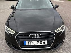 Svart Begagnad 2017 Audi A3 Sportback Comfort Halvkombi | 150 900 kr (Marknadspris)