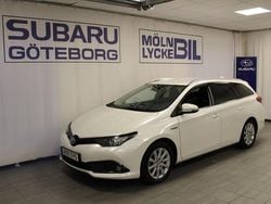 Vit Begagnad 2018 Toyota Auris Hybrid Kombi | 154 900 kr (Marknadspris)