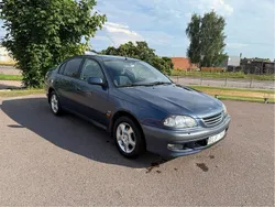 Blå Begagnad 2000 Toyota Avensis Sedan | 29 000 kr