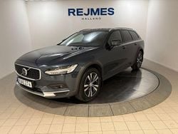 Mörkblå Begagnad 2020 Volvo V90 CC SE Kombi | 329 500 kr (Marknadspris)
