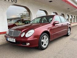 Mörkröd Begagnad 2002 Mercedes E220 Classic Sedan | 49 900 kr (Marknadspris)