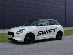 Vit Begagnad 2024 Suzuki Swift Halvkombi | 249 000 kr (Dyr)
