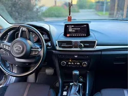 Grå Begagnad 2017 Mazda 3 Inclusive Halvkombi | 155 000 kr (Marknadspris)