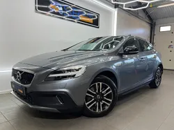 Grå Begagnad 2017 Volvo V40 CC Momentum Kombi | 129 900 kr (Marknadspris)
