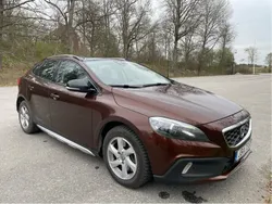 Brun Begagnad 2016 Volvo V40 CC Momentum Kombi | 149 900 kr (Marknadspris)