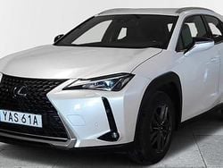 Vit Begagnad 2019 Lexus UX 250h SUV | 229 000 kr (Marknadspris)