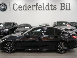 Svart Begagnad 2019 BMW 330e M Sport Sedan | 389 900 kr