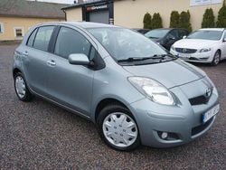 Grå Begagnad 2010 Toyota Yaris Halvkombi | 64 900 kr (Marknadspris)
