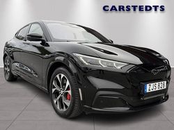 Svart Begagnad 2021 Ford Mustang Mach-E SUV | 409 800 kr (Marknadspris)