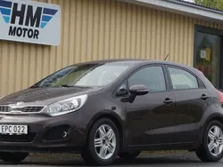 Brun Begagnad 2013 Kia Rio Halvkombi | 59 900 kr (Marknadspris)