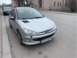 Grå Begagnad 2007 Peugeot 206 Halvkombi | 16 500 kr (Marknadspris)