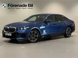 Blå (pythonic blå metalic) Begagnad 2024 BMW 530e M Sport Sedan | 649 000 kr (Superpris)