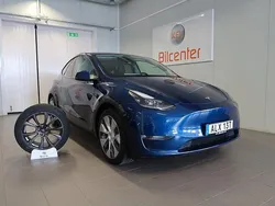 Blå Begagnad 2022 Tesla Model Y Long Range SUV | 379 900 kr