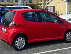 Röd Begagnad 2010 Toyota Aygo Halvkombi | 26 000 kr (Bra pris)