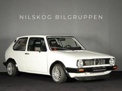 Mörkblå Begagnad 1982 VW Golf I GTI Halvkombi | 149 900 kr