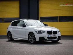 Vit Begagnad 2013 BMW M135 M Performance Halvkombi | 239 900 kr (Marknadspris)