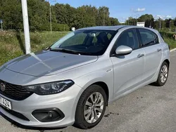Grå Begagnad 2017 Fiat Tipo Lounge Halvkombi | 65 000 kr (Marknadspris)