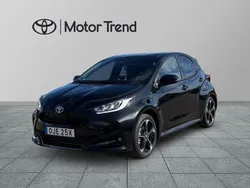 Svart Ny 2025 Toyota Yaris Hybrid Style Halvkombi | 299 900 kr (Marknadspris)
