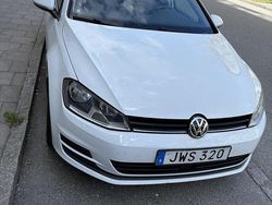 Vit Begagnad 2016 VW Golf VII Halvkombi | 115 000 kr (Marknadspris)