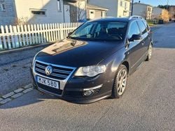 Svart (svartmet) Begagnad 2011 VW Passat Sportline Kombi | 54 000 kr (Superpris)