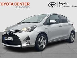 Silver Begagnad 2015 Toyota Yaris Hybrid Active Halvkombi | 109 900 kr (Marknadspris)