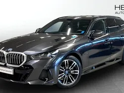 Grå (grey) Begagnad 2025 BMW 530e Shadowline Kombi | 658 700 kr (Superpris)