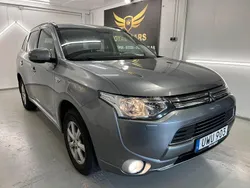 Mörkgrå (grå) Begagnad 2014 Mitsubishi Outlander P-HEV SUV | 119 990 kr (Marknadspris)