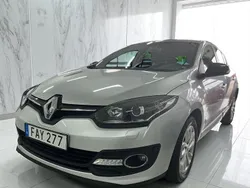Silver Begagnad 2015 Renault Mégane III LIMITED Halvkombi | 59 900 kr (Marknadspris)