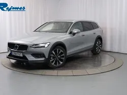 Grå (vapour grey metallic) Begagnad 2024 Volvo V60 CC Plus Kombi | 469 900 kr (Bra pris)