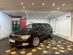 Mörkbrun (brun) Begagnad 2012 Skoda Superb Elegance Kombi | 64 999 kr (Bra pris)