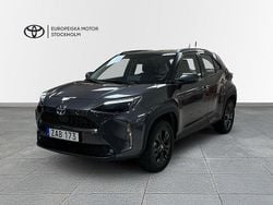 Mörkgrå Begagnad 2024 Toyota Yaris Cross Active SUV | 284 900 kr (Marknadspris)